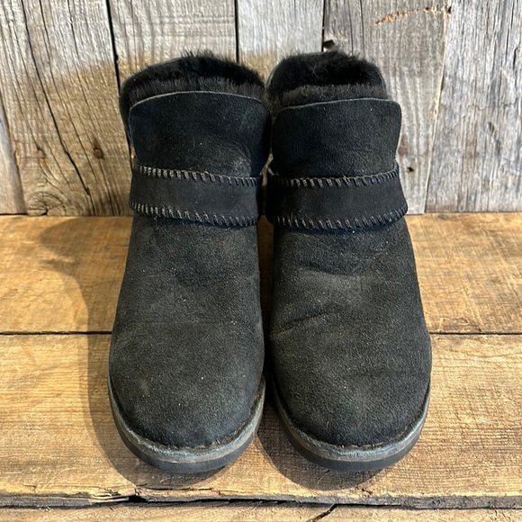 UGG McKay Bootie - Picture 2 of 9